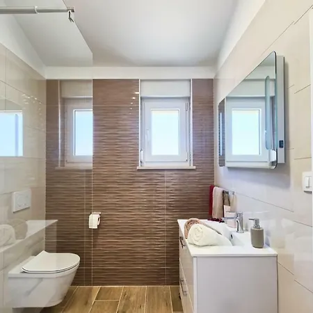 Vesna Villa *